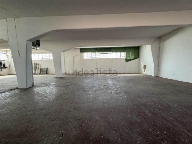 Capannone in affitto a Centro Direzionale, Prato