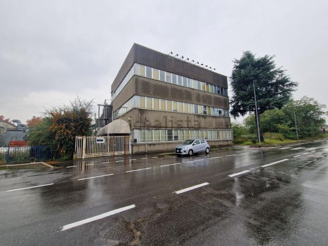 Capannone in affitto a Rho, Lombardia