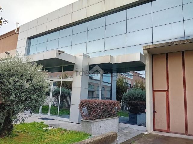 Capannone in affitto a Molinello, Cesano Maderno