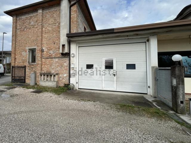 Capannone in affitto a Cornuda, Veneto