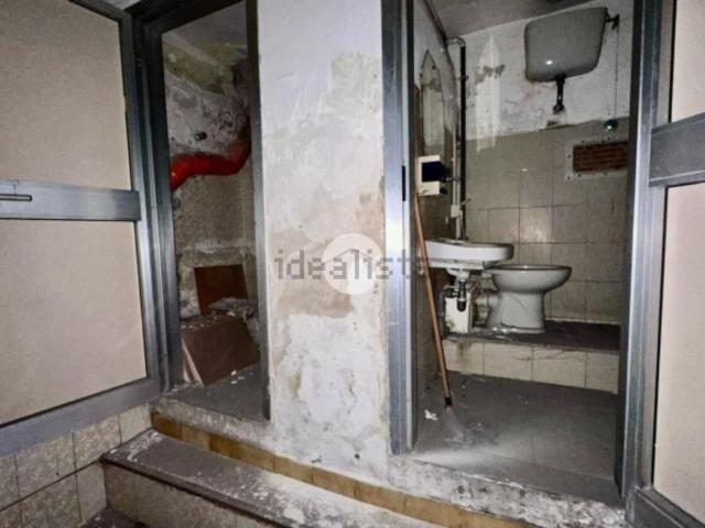 Capannone in affitto a Municipalità 3, Campania
