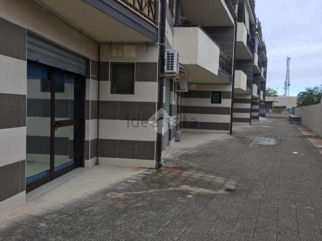 Locale Commerciale in affitto a Puglia, Foggia