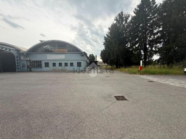 Capannone in affitto a Biassono, Lombardia