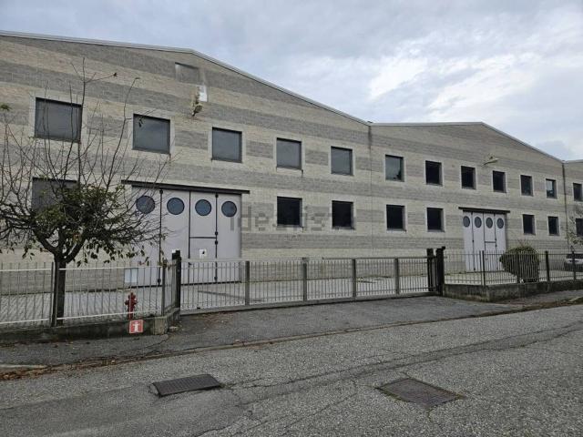 Capannone in affitto a Oneda, Sesto Calende