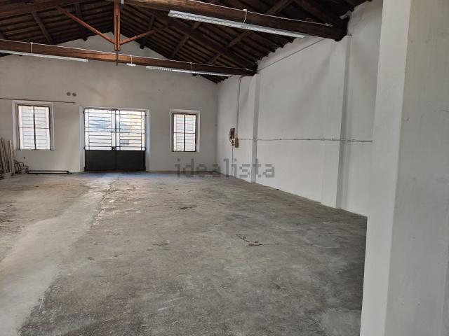 Capannone in affitto a Prato, Toscana