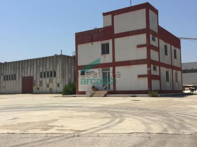 Capannone in affitto a Modugno, Bari