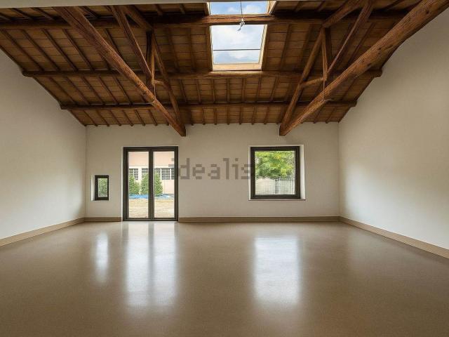 Capannone in affitto a Grignano, Prato