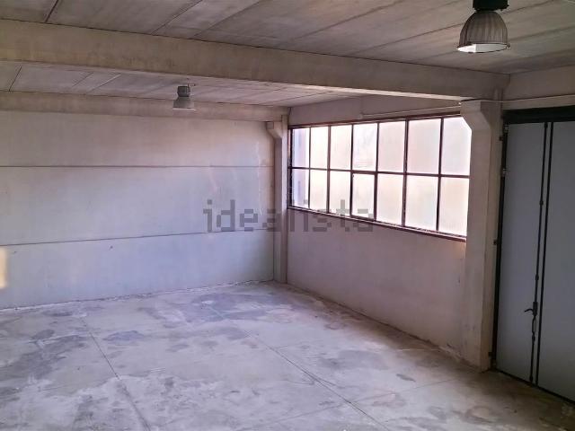 Capannone in affitto a Livorno, Toscana