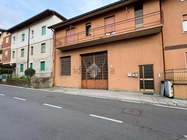 Capannone in affitto a Leffe, Lombardia