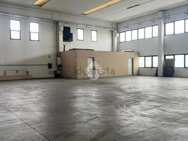 Capannone in affitto a Bagnatica, Lombardia