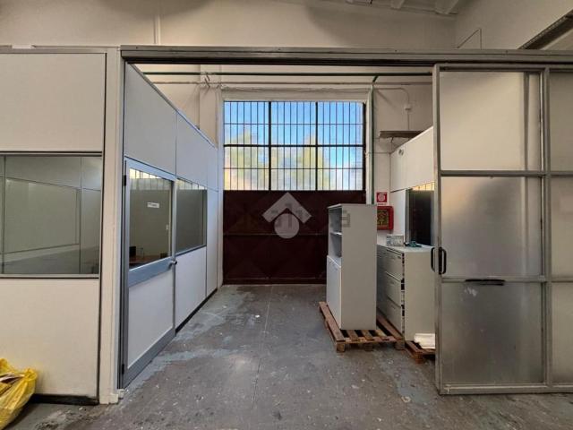 Capannone in affitto a Zona Omogenea Milano Nord, Sesto San Giovanni