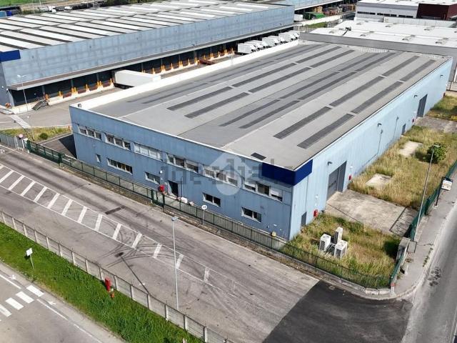 Capannone in affitto a Certosa di San Donato, San Donato Milanese