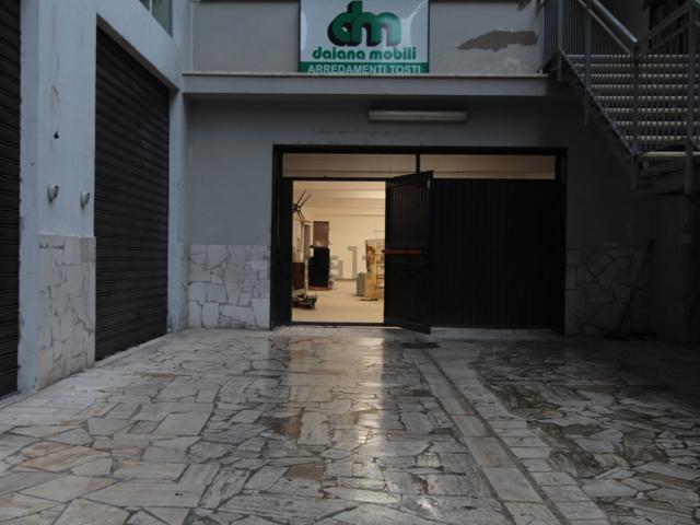 Capannone in affitto a Santi Filippo e Giacomo, Marche