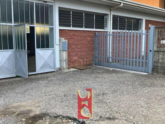 Capannone in affitto a Vergiate, Lombardia