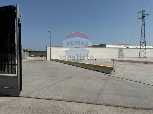 Capannone in affitto a Valenzano, Bari