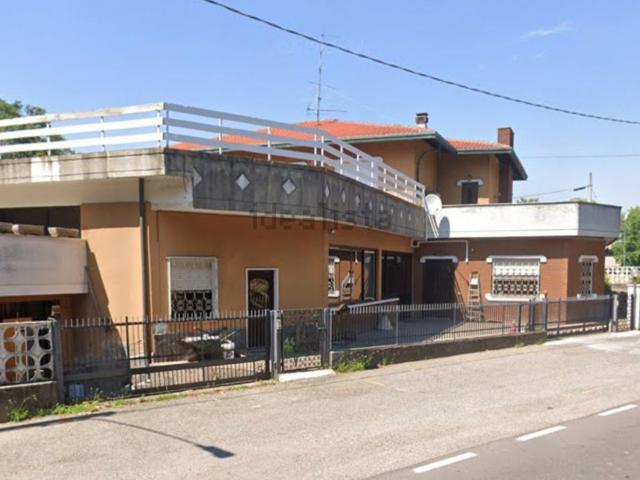 Capannone in affitto a Ferno, Lombardia