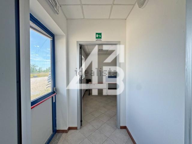 Capannone in affitto a San Vito Al Torre, Friuli-Venezia Giulia