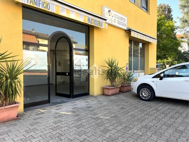 Capannone in affitto a Unione di Comuni della Romagna Forlivese, Quattro