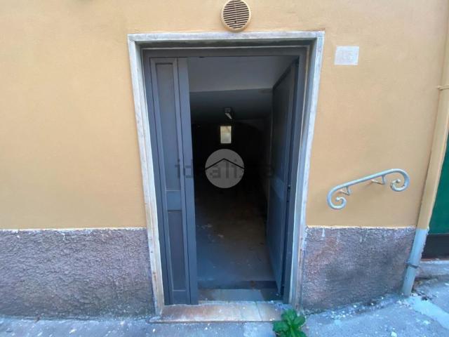 Capannone in affitto a Ponente, Serra Riccò