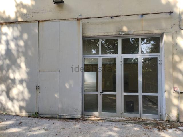 Capannone in affitto a Centro storico, Marche