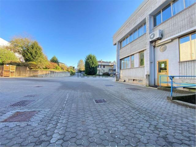 Capannone in affitto a Barasso, Lombardia