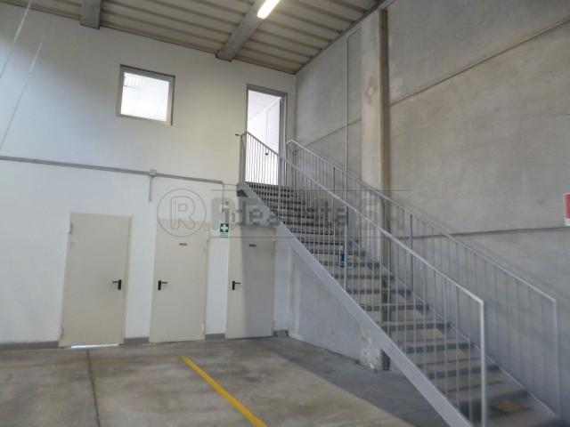 Capannone in affitto a Montebello Vicentino, Vicenza