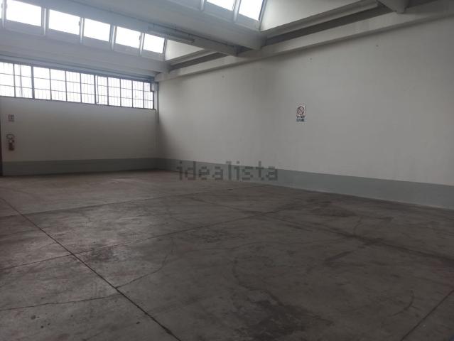 Capannone in affitto a Le Badie, Prato