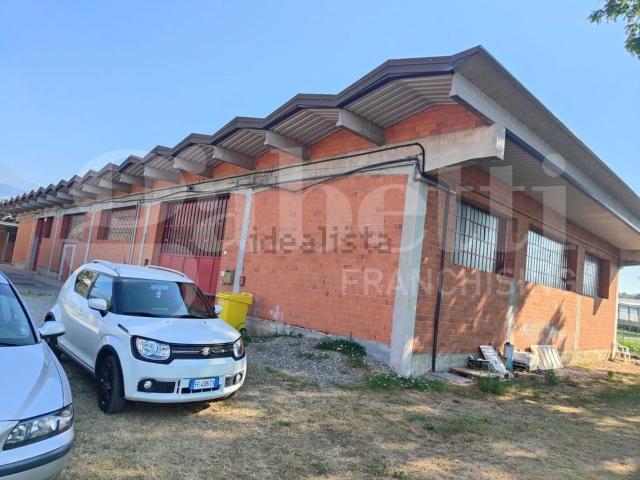 Capannone in affitto a Marcellino, Camburzano