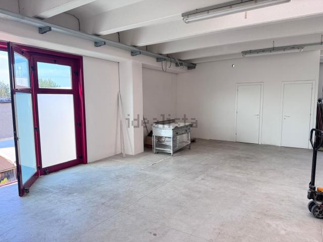 Capannone in affitto a Villaggio 1° maggio, Rimini