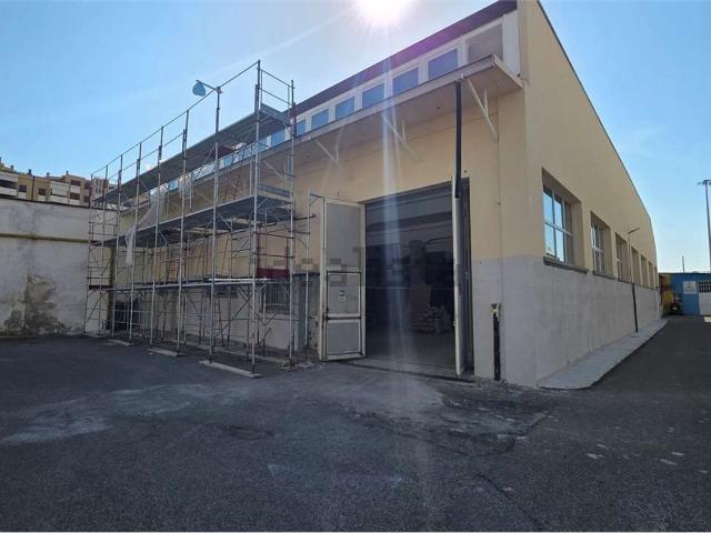 Capannone in affitto a Santuario, Saronno