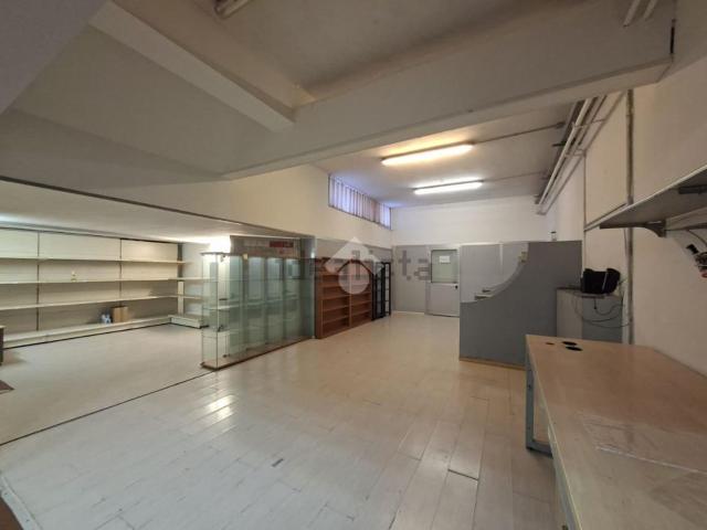 Capannone in affitto a Zona Centro, Brescia