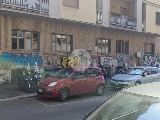 Capannone in affitto a Municipio 6, Milano
