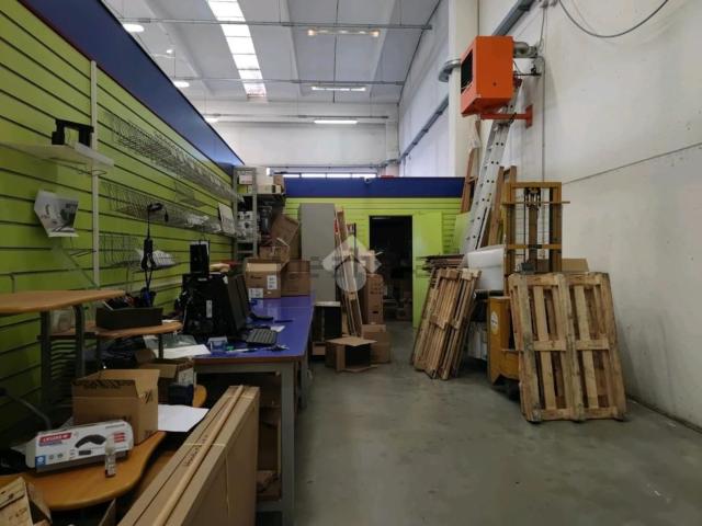Capannone in affitto a Unione di Comuni della Romagna Forlivese, Quattro