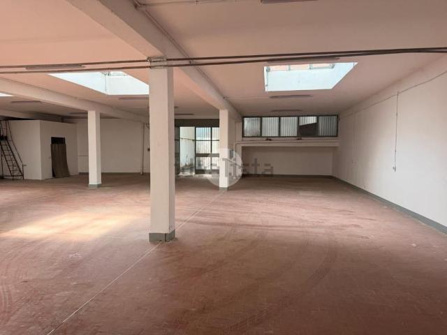 Capannone in affitto a Municipio 4, Milano