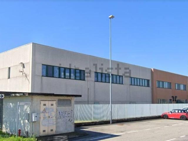 Capannone in affitto a Vellezzo Bellini, Lombardia