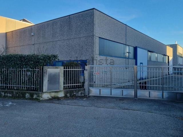 Capannone in affitto a Arsago Seprio, Varese