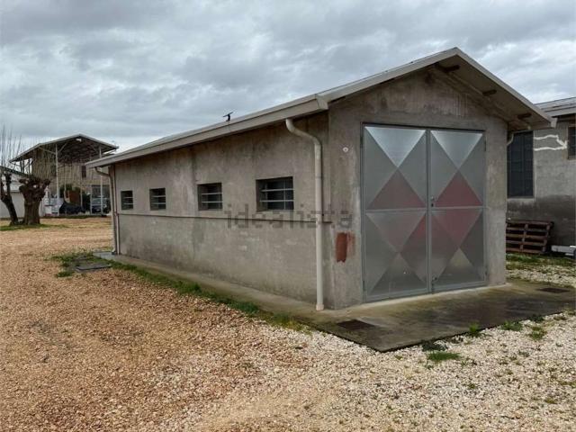 Capannone in affitto a Unione di Comuni della Romagna Forlivese, Quattro