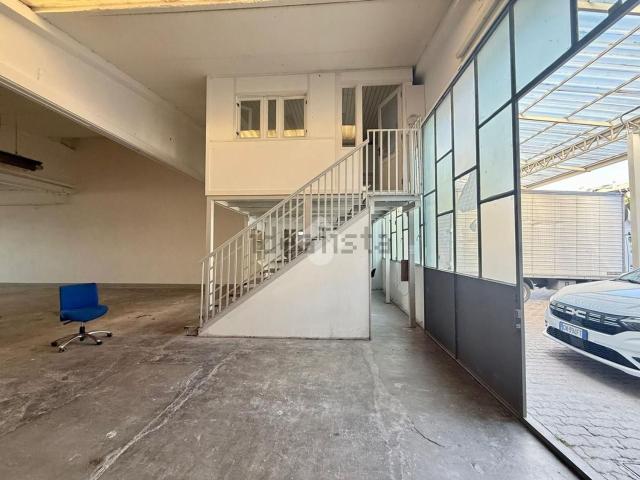 Capannone in affitto a Seregno, Lombardia