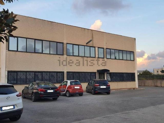 Capannone in affitto a Salerno, Campania