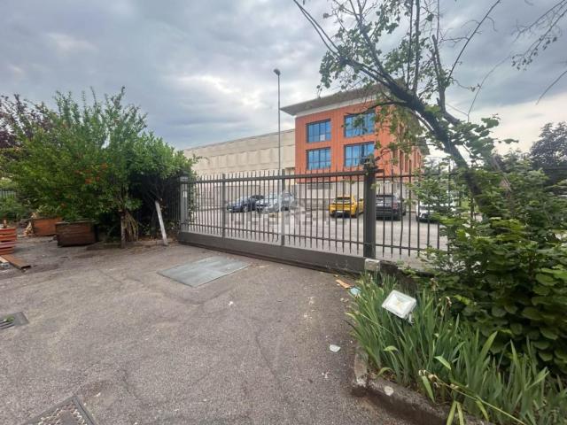 Capannone in affitto a Concorezzo, Lombardia