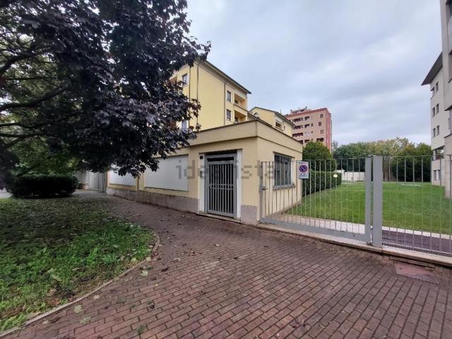 Capannone in affitto a Cederna, Monza