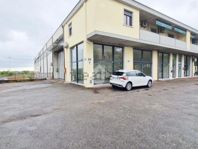 Capannone in affitto a Sud-Est, Brenzone