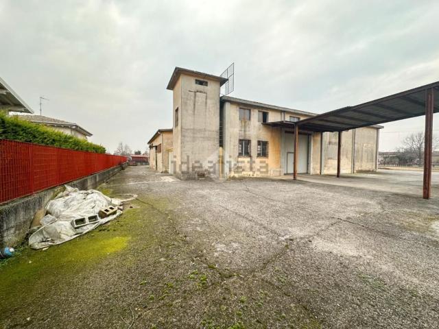 Capannone in affitto a Remedello, Lombardia