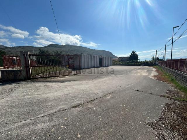 Capannone in affitto a Avezzano, Abruzzo