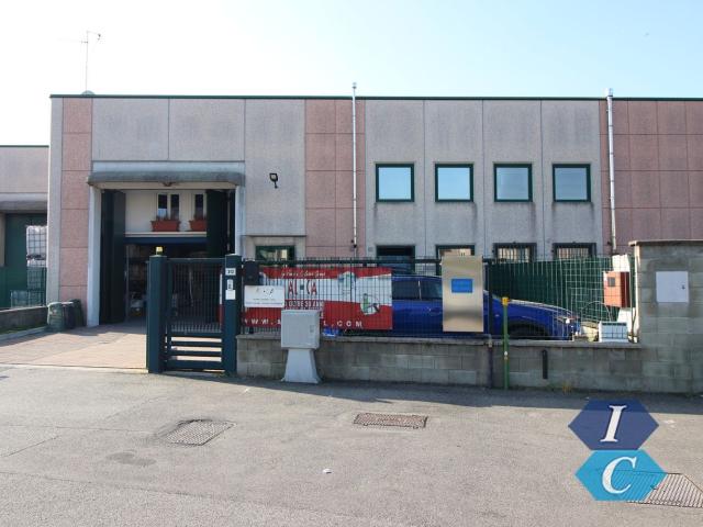 Capannone in affitto a Nizzolina, Marnate