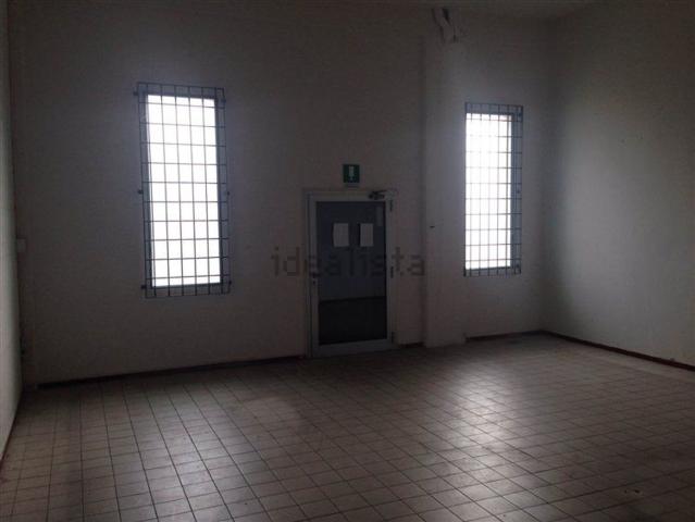 Capannone in affitto a Mezzana, Prato