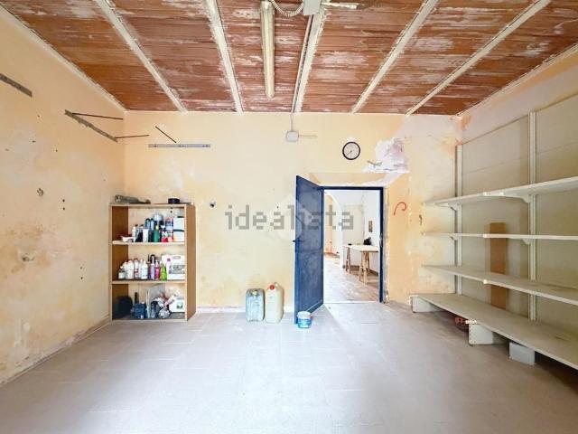 Capannone in affitto a Garibaldi, Livorno