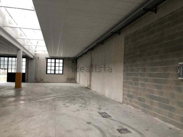 Capannone in affitto a Marnate, Lombardia