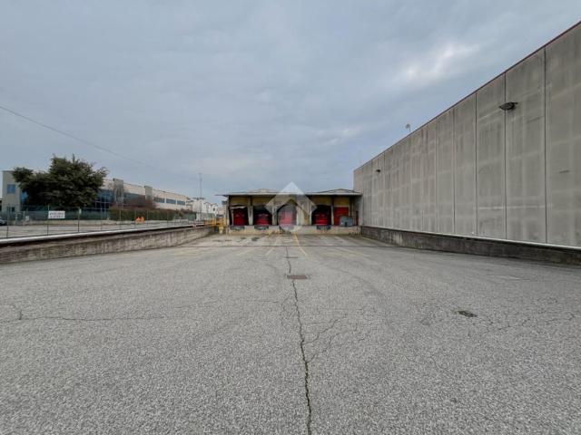 Capannone in affitto a Ciserano, Lombardia