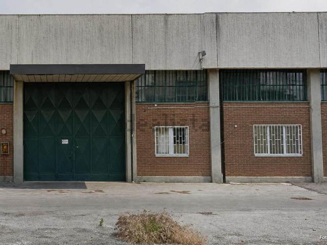 Capannone in affitto a Le Badie, Prato